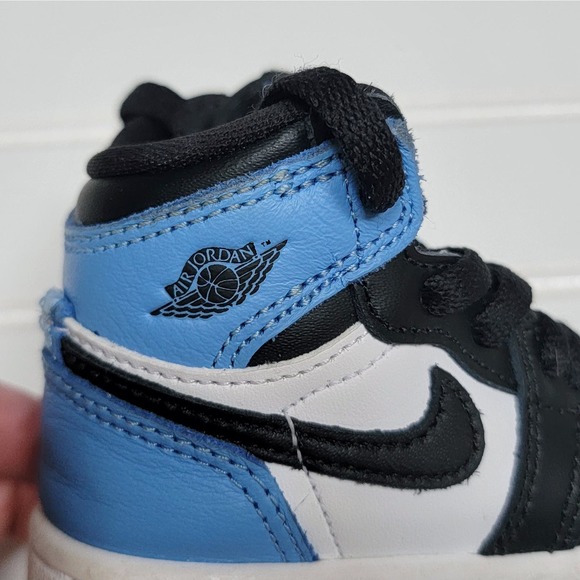 Nike Air Jordan 1 Retro High OG UNC Toe (TD) Sneakers - Picture 9 of 11